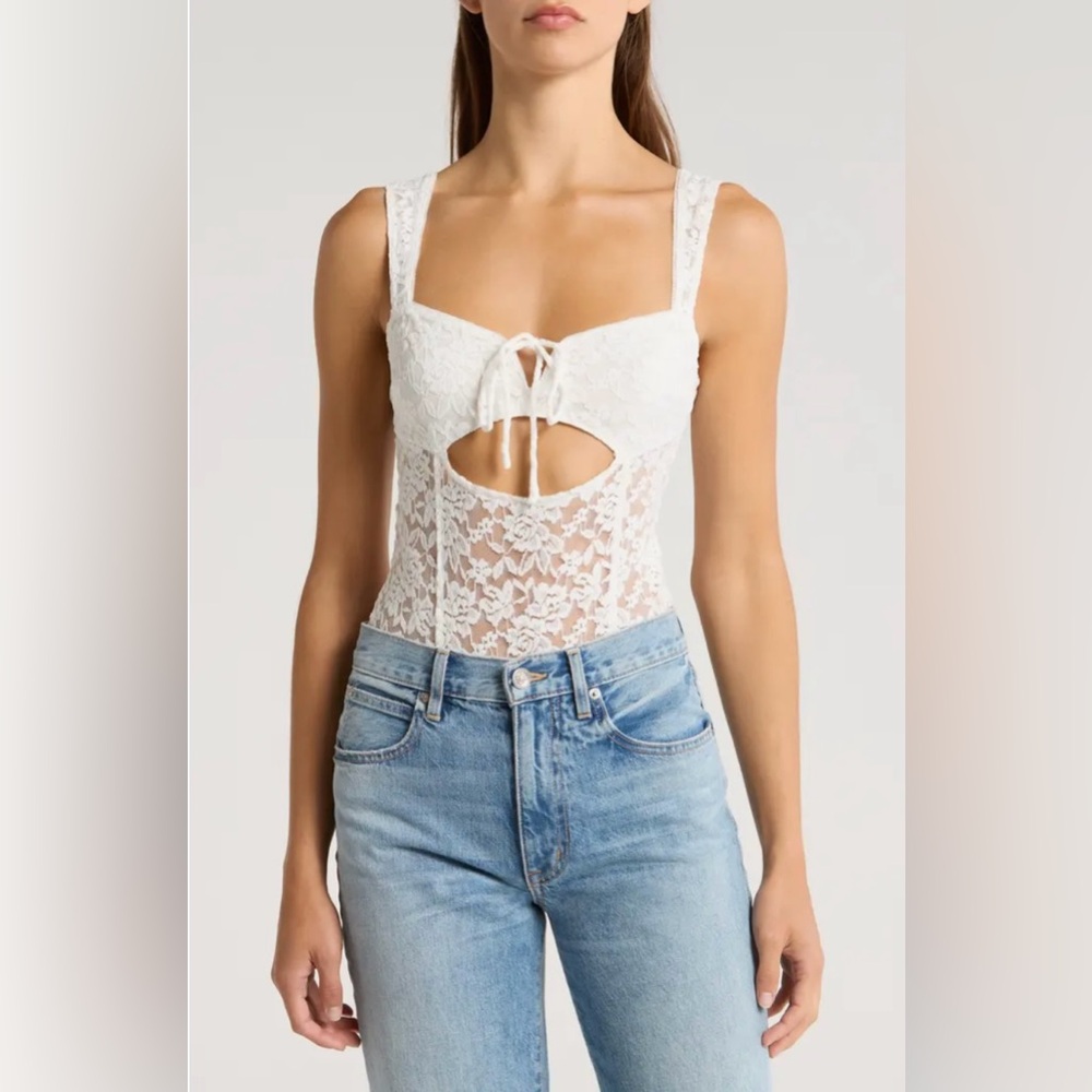 Free People Strike a
Pose Lace Bodysuit Size M